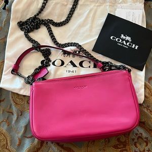Bright pink Coach Cluth